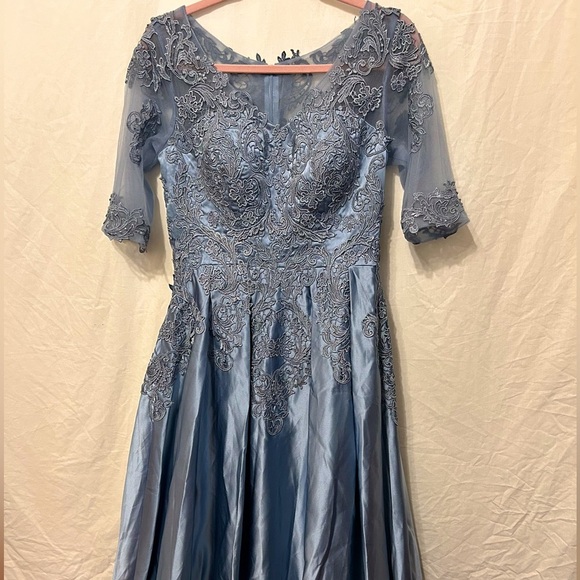 SOLD Stunning Dusty Blue Lace 3/4 Sleeve Gown - Picture 1 of 5